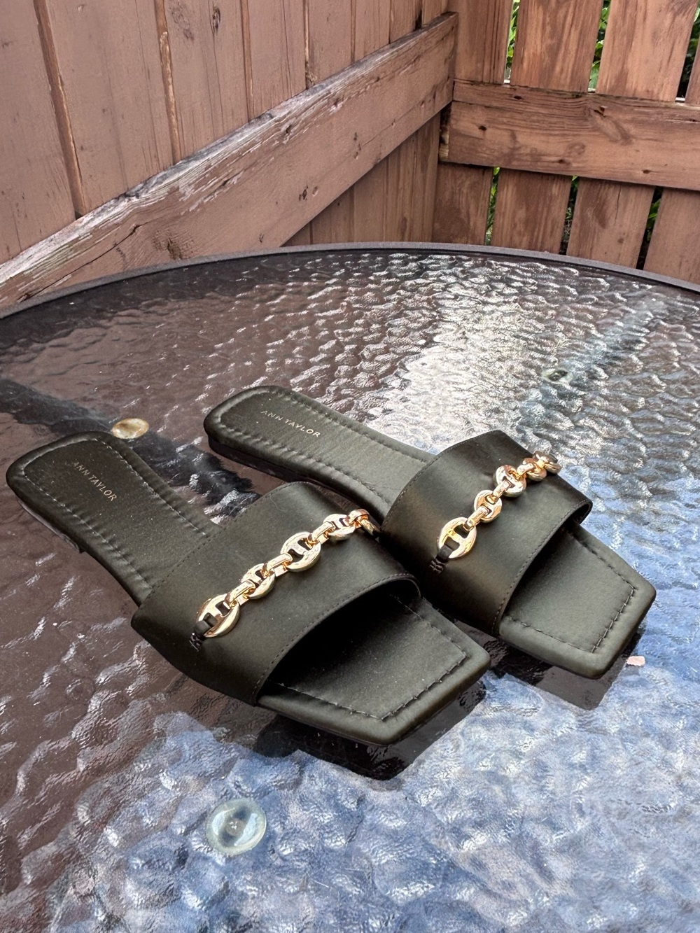 ❗️LIKE NEW❗️Ann Taylor Green Slide Sandals with Gold Chain Detail